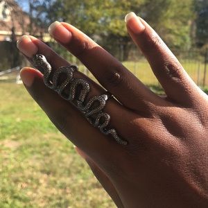 Earthbound elastic snake ring